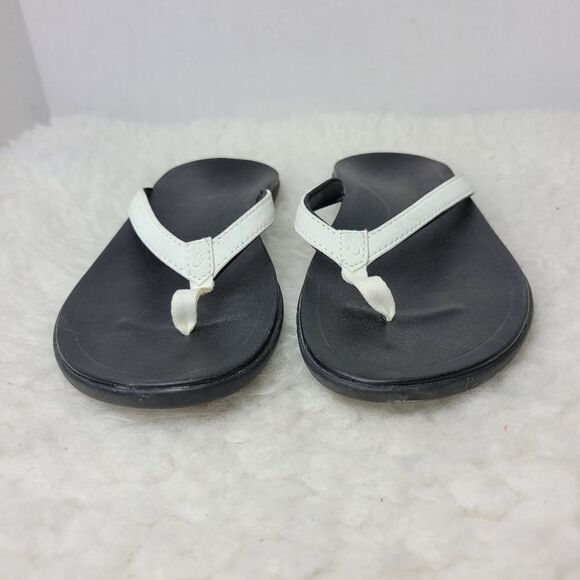 OluKai Ho-opio Womens Sandal Size 7 White Leather Flip Flip Flat Thong - Picture 2 of 10